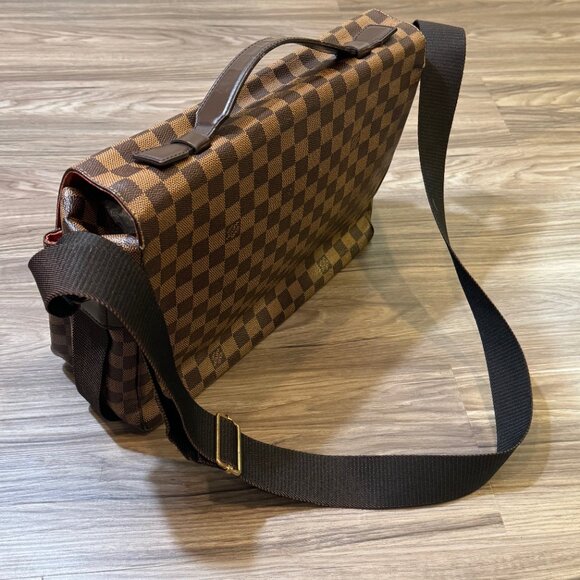 Louis Vuitton Brown and Red Messenger Bag with Iconic Design - Picture 5 of 14